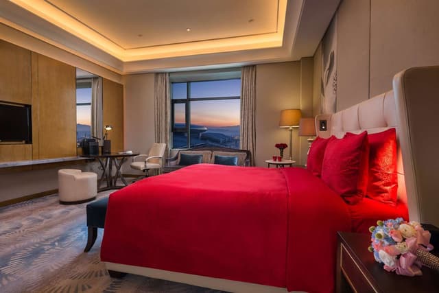 KING GUEST ROOM