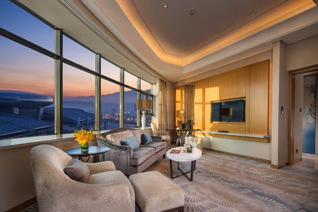 ONE BEDROOM SUITE WITH LOUNGE ACCESS