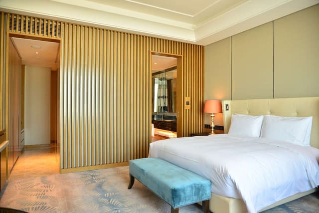 KING GUEST ROOM