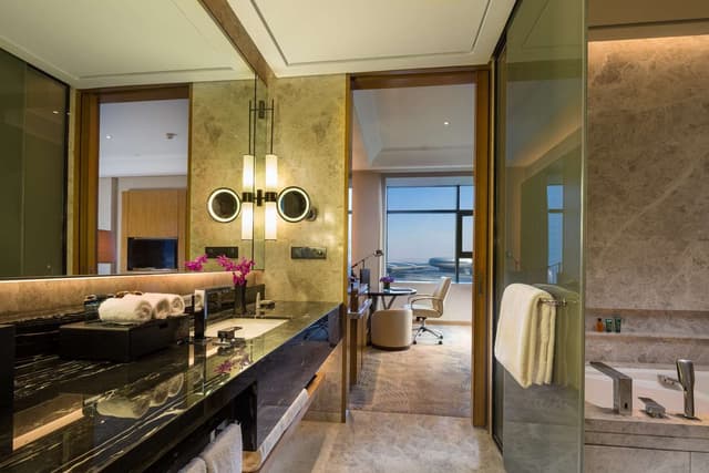 KING DELUXE ROOM