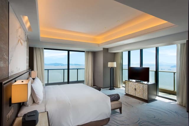 EXECUTIVE DELUXE SUITE