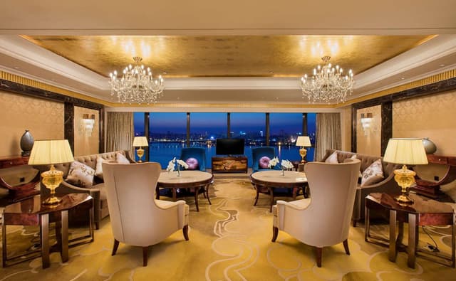 TWIN PREMIER ROOM RIVER VIEW