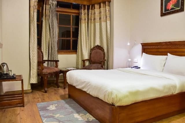 Deluxe Room with Valley room