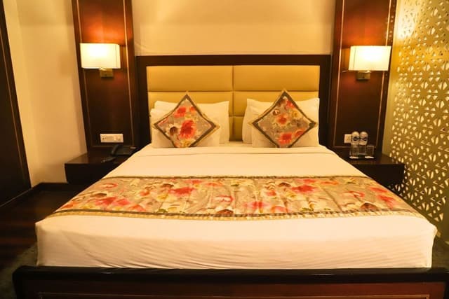 Club Double Room, 1 King Bed, Refrigerator, Executive Level
