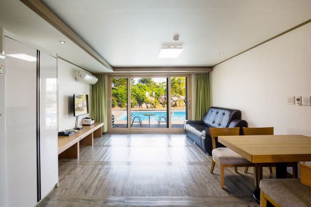 Poolside Suite, 35PY, Duplex