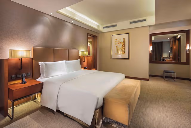 Executive Suite, 1 King Bed, Club Lounge Access