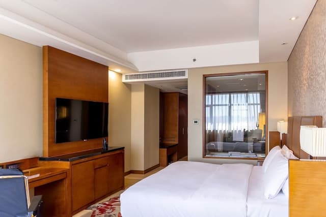 Executive Room, 1 King Bed, Club Lounge Access