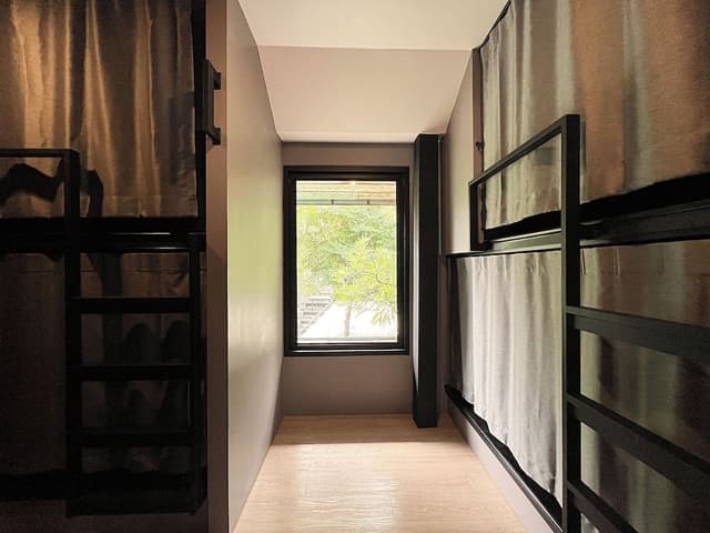 6-Bed Mixed Dorm
