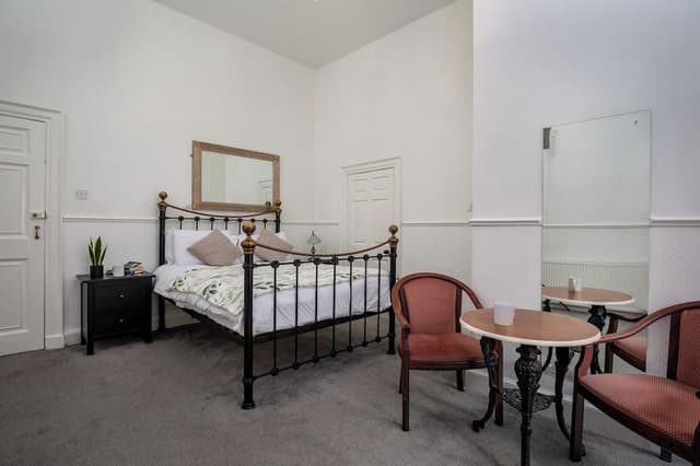 Family Room (Room 1)