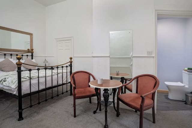 Family Room (Room 1)