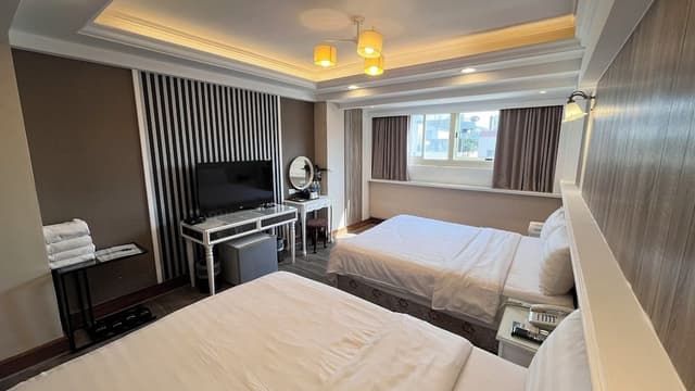 Classic Quadruple Room, 2 Double Beds, Ensuite