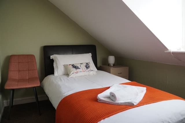 Twin Room (Attic)