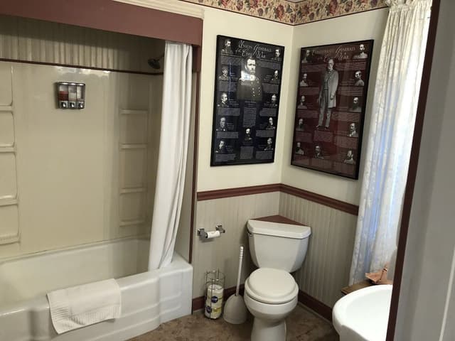 Standard Double or Twin Room, Ensuite (Generals' Hideaway)