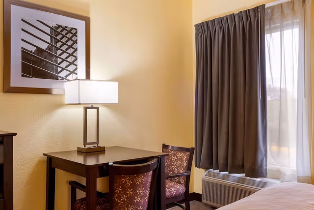 2 Queen Beds, Accessible