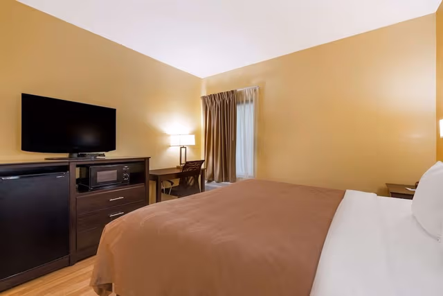 1 King Bed, Accessible, Non Smoking