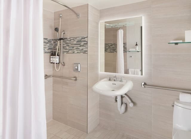 Room, 2 Queen Beds, Accessible (Shower)