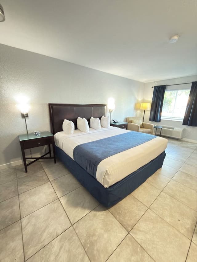 Standard Room, 1 King Bed, Non Smoking