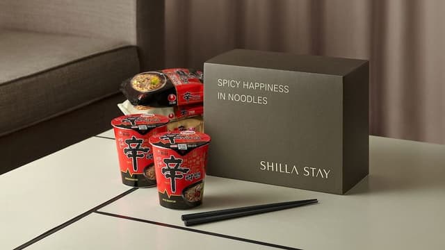 [Spicy Happiness In Shilla Stay] Deluxe Double Room + Shin Ramyun Gift Box
