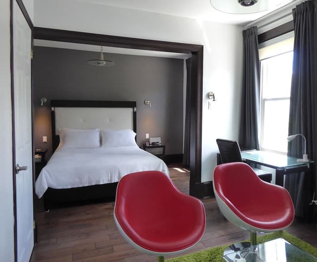 Deluxe Room, 1 Queen Bed, Fireplace