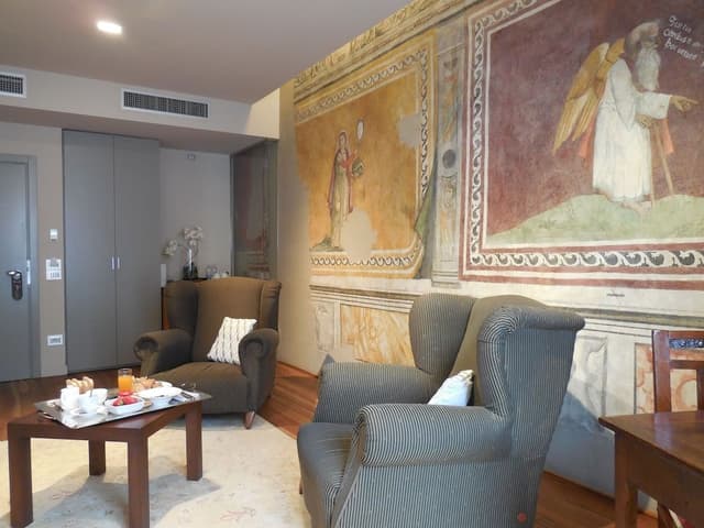 Suite (Art Room)