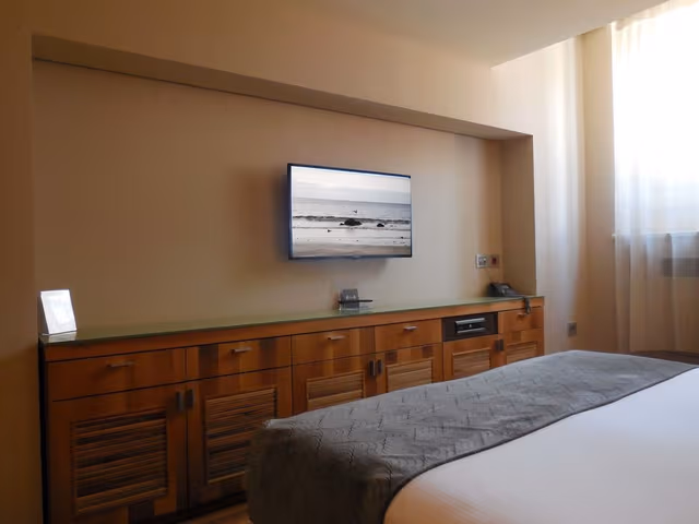 Suite (Art Room)
