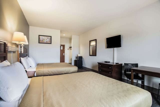 Room, 2 Queen Beds, Accessible, Non Smoking