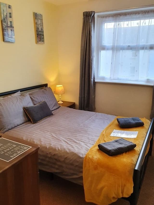 Double Room, Ensuite (Room 6)