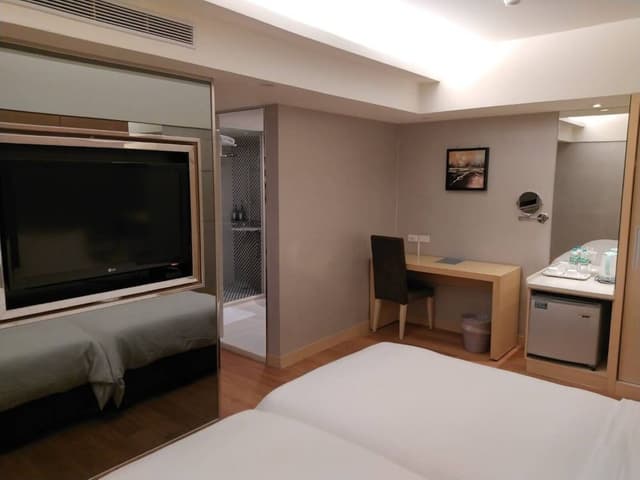 Business Room, No Window