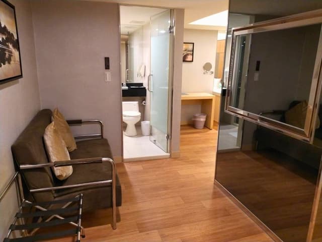 Business Room, No Window
