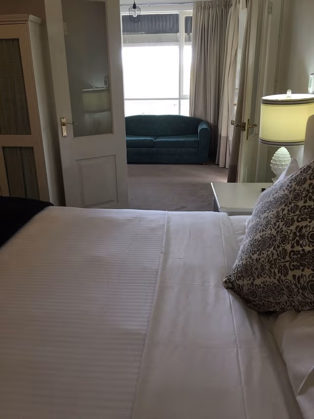Peninsula Balcony Suite