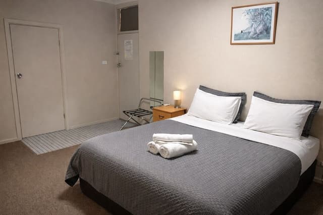 Basic Double Room, 1 Queen Bed