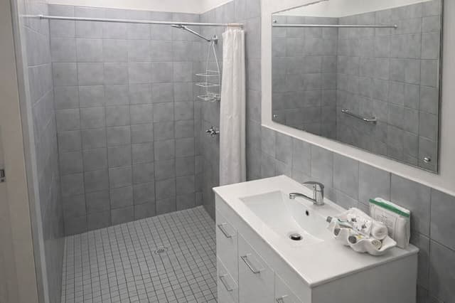 Basic Double Room, 1 Queen Bed