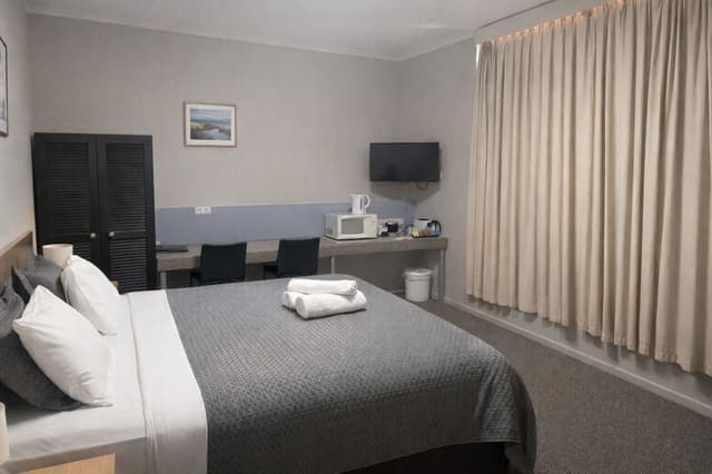 Basic Double Room, 1 Queen Bed