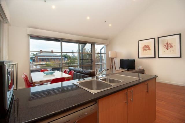 Deluxe Apartment, 2 Bedrooms, Kitchen, Partial Sea View