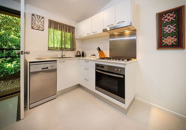 Deluxe Apartment, 1 Queen Bed, Non Smoking, Kitchen (Unit Three s/c)