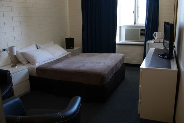 Standard Room (Queen)