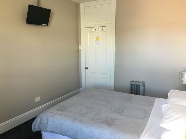 Standard Room, Non Smoking (Queen Ensuite)