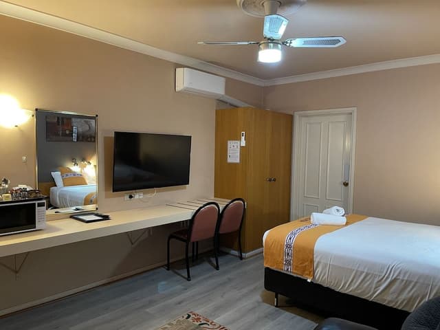 Queen Spa Room