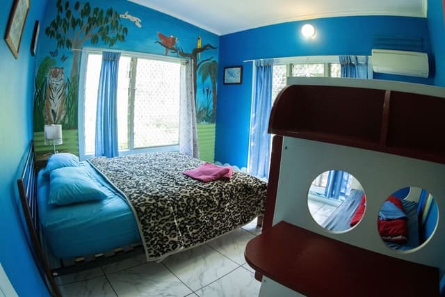 Standard Room Shared Bathroom (Homestay) 1 King, 2 Queen and 2 Bunk beds