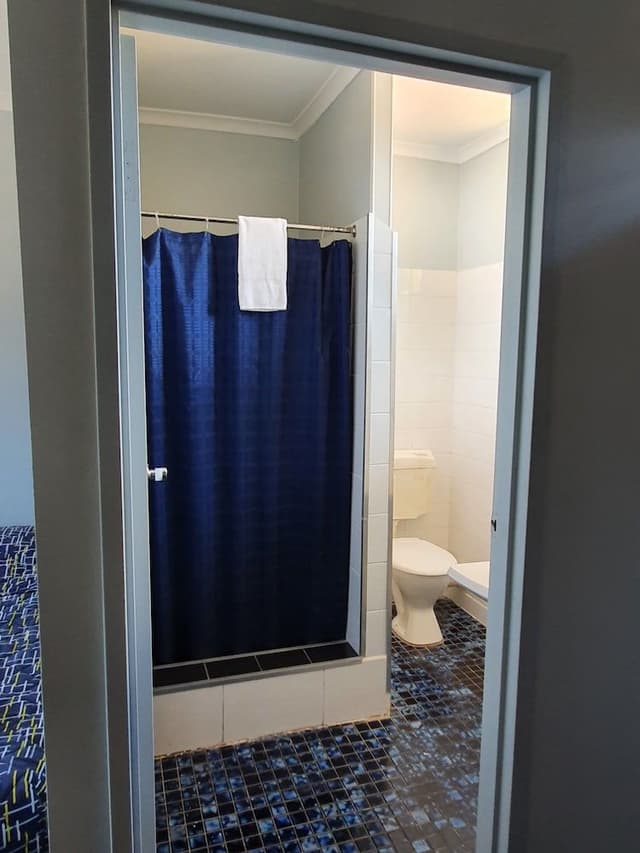 Standard Room (Queen 2 singles)