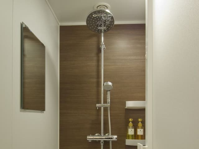 Superior Twin Room on Low Floor with Shower, Non-Smoking