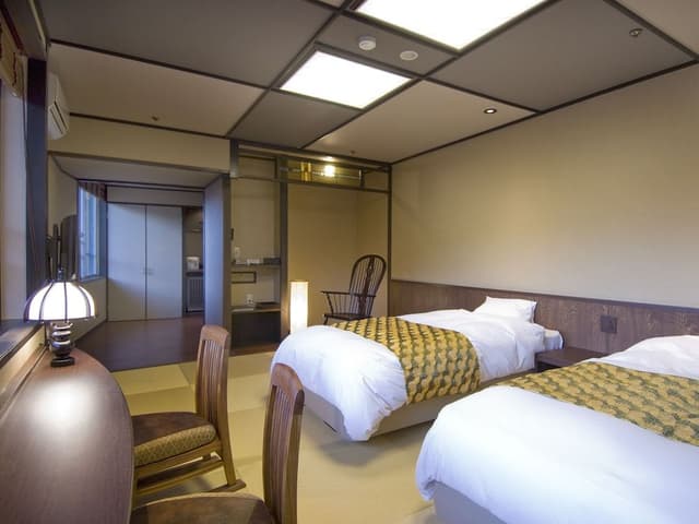 Superior Twin Room on Low Floor with Shower, Non-Smoking