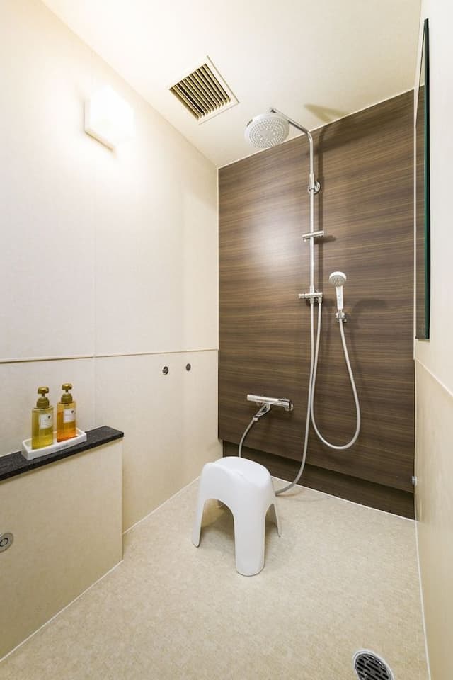 Superior Triple Room on High Floor with Shower, Non-Smoking