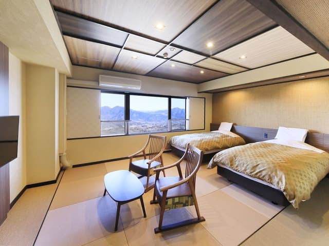 Superior Triple Room on High Floor with Shower, Non-Smoking