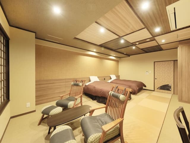 Superior Triple Room on High Floor with Shower, Non-Smoking