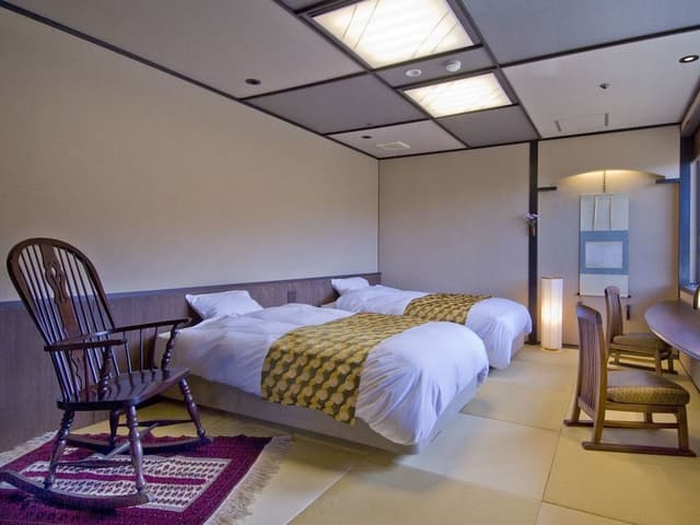 Superior Twin Room on Low Floor with Shower, Non-Smoking