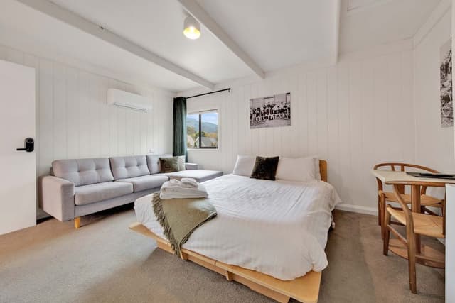 Economy Room