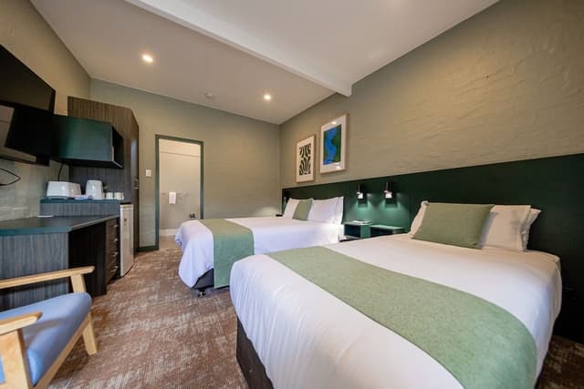 Standard Triple Room, Non Smoking (Standard Motel Room)