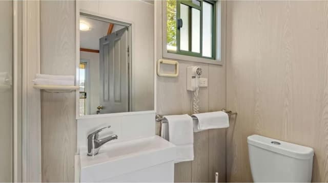 Standard 2 Bedroom Cabin - Sleeps 5 - Pet Friendly