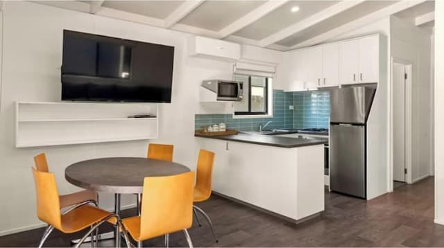 Deluxe 2 Bedroom Cabin - Sleeps 5